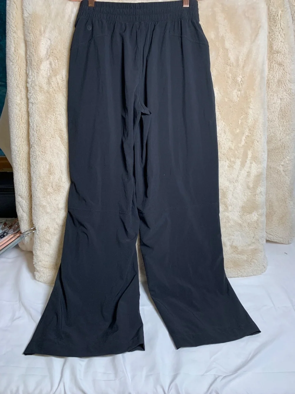 Lululemon black loose fit elastic waist athletic pant sz 6